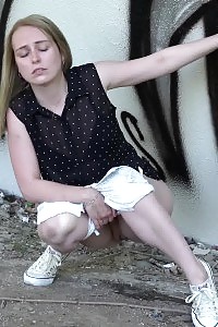 Blonde Showstopper Squats And Pisses Outside Near A Wall